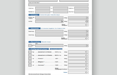 Ein Formular zur Reisekostenberechnung liegend auf einem grauen Hintergrund
