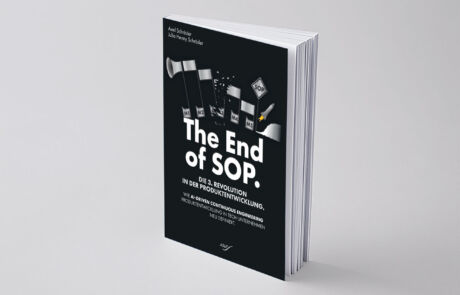Grafikdesign Buch - stehend auf grau mit dem Titel END of SOP